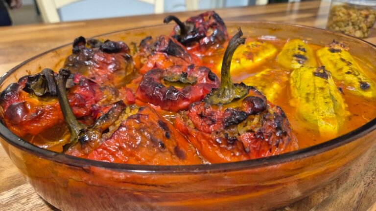 פלפלים וקישואים ממולאים