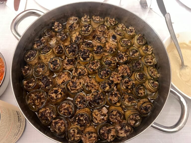 מגולגלות קישואים עם אורז ובשר